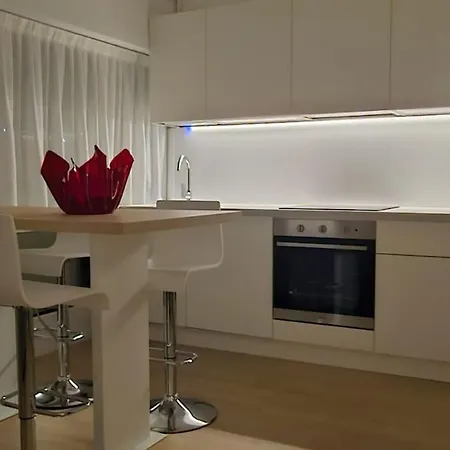 Urban De Angeli, 7 * Milano